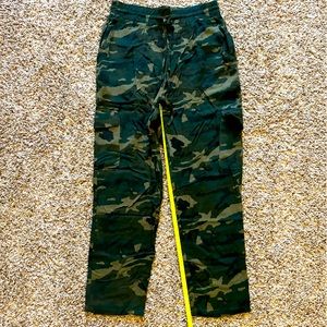 NWOT, Entro Lightweight Elastic waist drawstring Pants, size medium